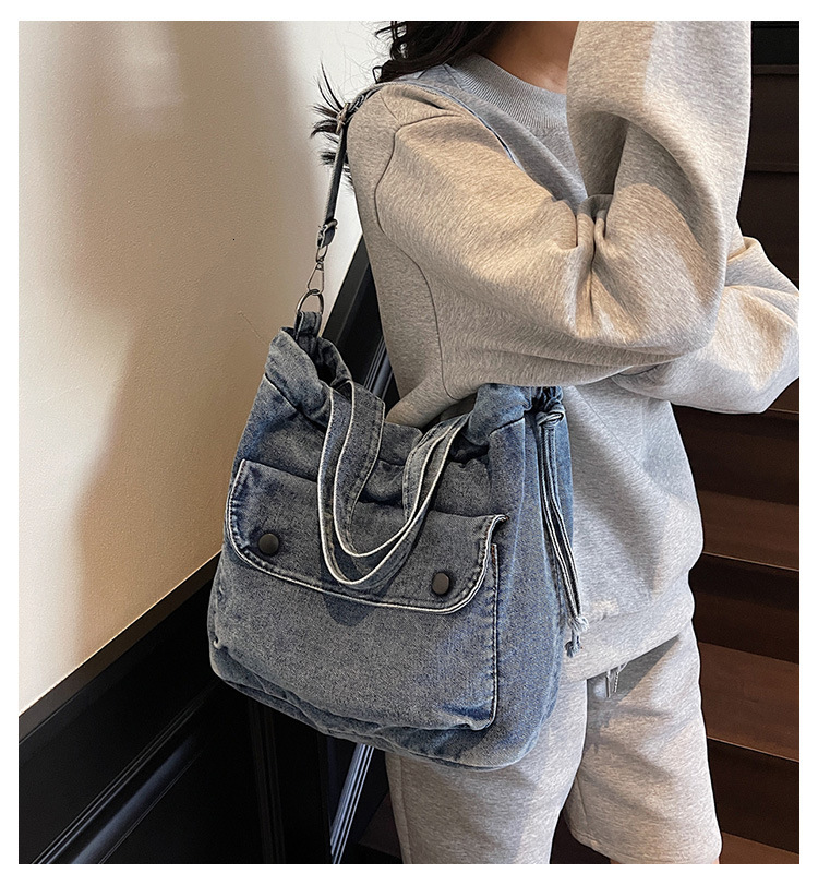 This year's popular denim autumn and winter 2025 new item, niche pleated crossbody for women's bucket bag