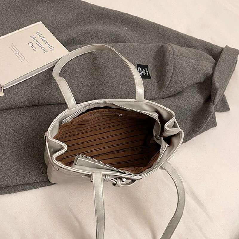 Retro Belt Buckle Design Shoulder Satchels Bag For Women 2025 New In Designer Handbags Branded Fashion Totes With Pendant