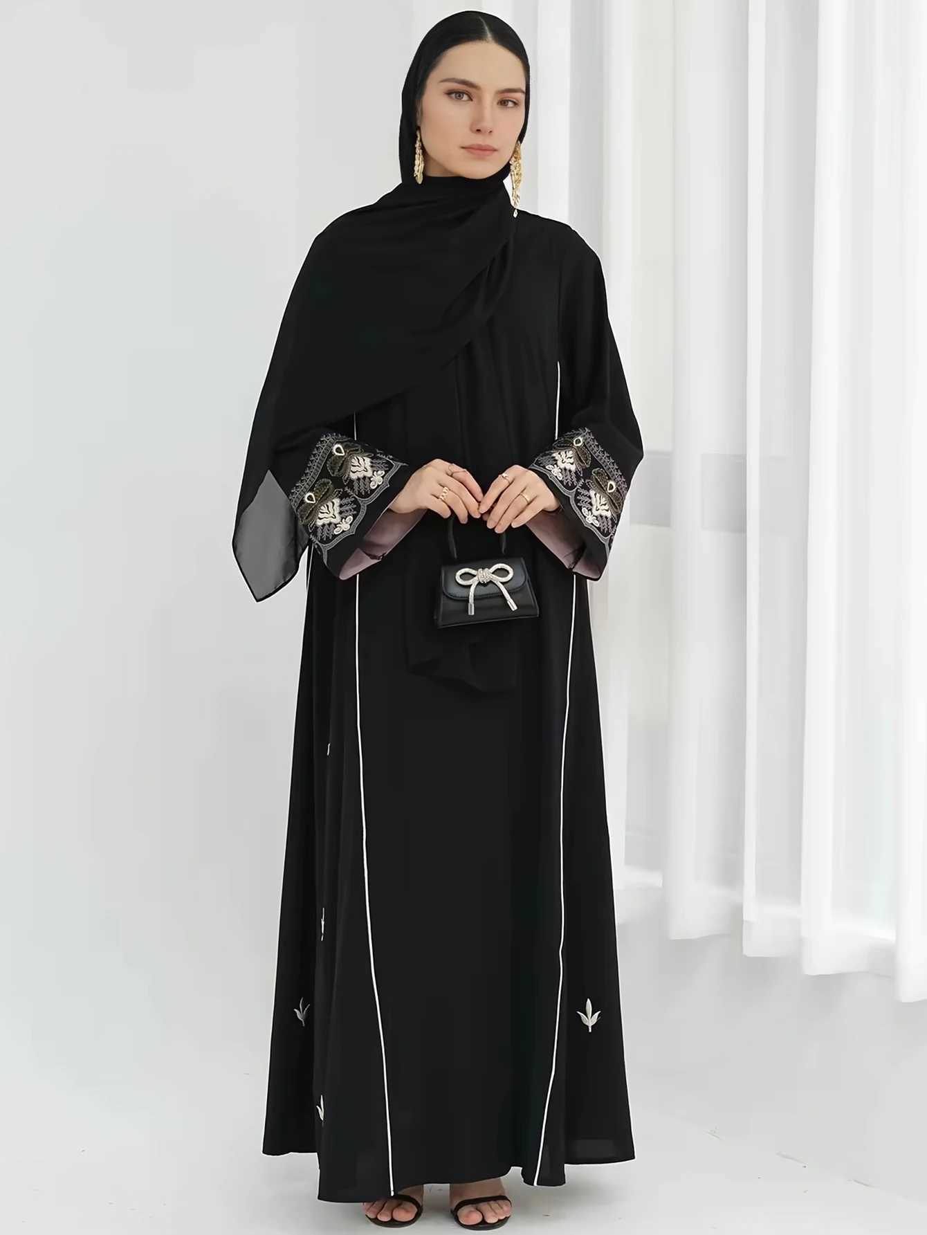 Middle East Style Muslim Kaftan Black Fabric Embroidered Slve Design White Line Accents for Gulf Region Modest Fashion Events X250514