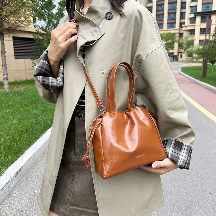 2025 Summer Spring Women PU Shoulder Bag Non-Slip Strap Casual Purse Stylish Handbag Ed Design Zipper Pocket Medium Size