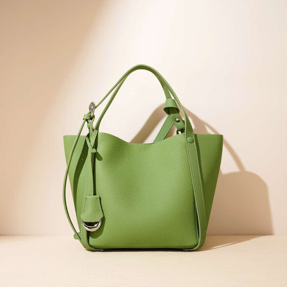 2025 New Niche Design Leather Large Capacity Fashionable Handbag Commuting Basket Women's Bag