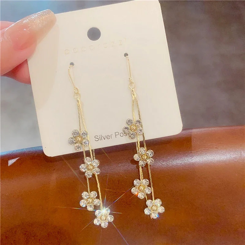 Elegant Zircon Flower Tassel Gold Color Ear Wire for Women Fashion Exquisite Sweet Temperament Ladies Party Jewelry Gifts 250513