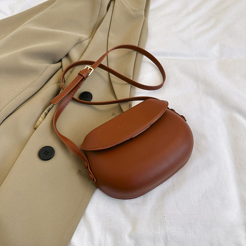 Free Delivery Designer Bag Minimally Designed Niche For Women In Summer 2025 Trendy Single Shoulder Crossbody High End And Versatile Commuting Saddle 