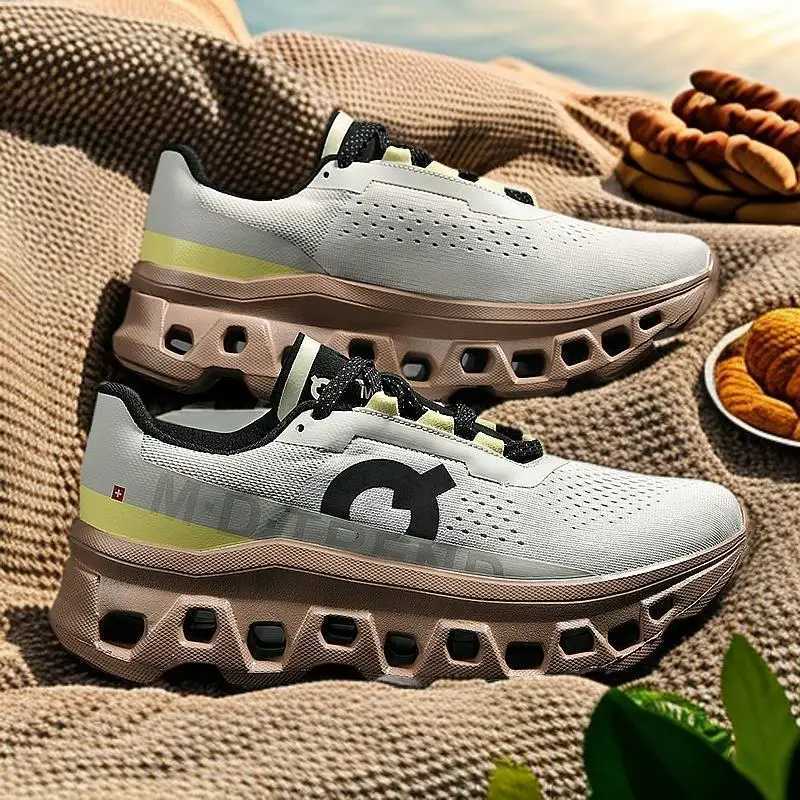 New outdoor sports shoes for men and women casual fashion Breathable running shoes Breathable couple shoes M250520