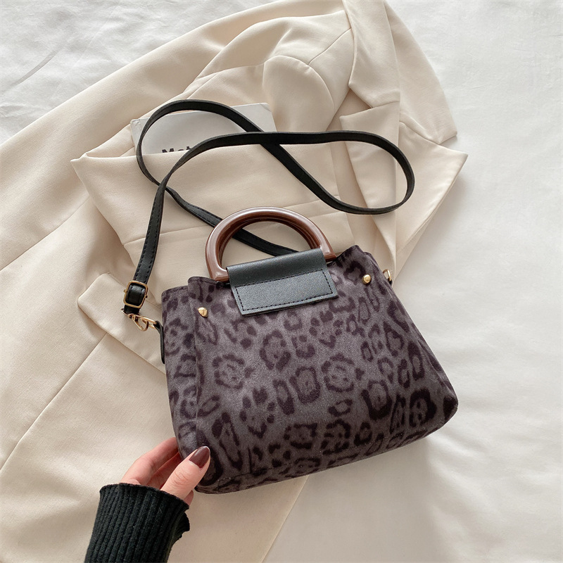 Free Delivery Designer Bag This Year's Popular Leopard Print Hand Women's Tote Shoulder 2025 Autumn/winter New Crossbody Luxury Bag