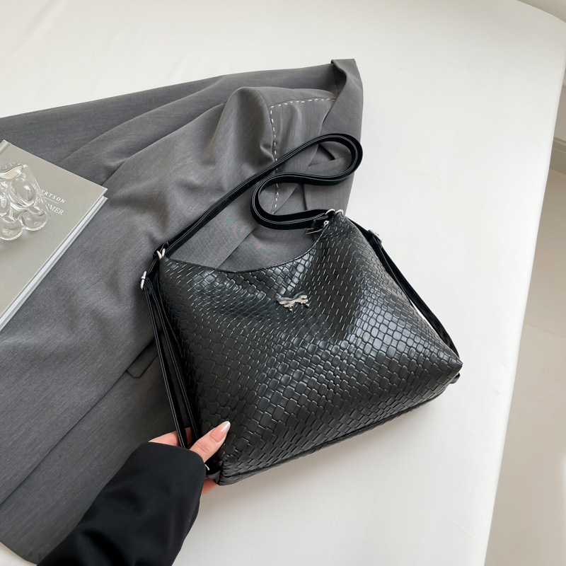 New Free Delivery Designer Bag Solid Color Woven Pattern Armpit Women's New 2025 Fashionable Texture Casual Shoulder Luxury Bag Tote Bag Trendy