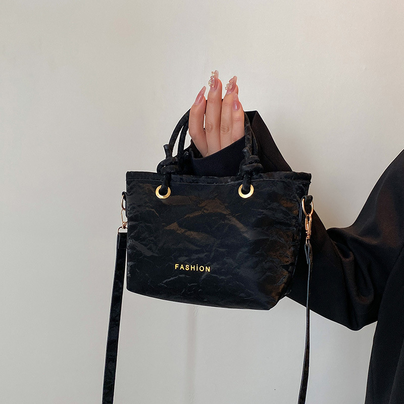 New Commuting Casual And Highend Handbag Korean Version Solid Color Single Shoulder New Free Delivery Designer Bag Crossbody Luxury Bag Small Square B