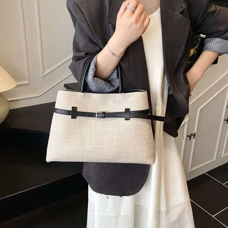 Stylish Solid Color Messenger Bag - Elegant Leather Tote With Paris Inspired Design, Trendy Commuter Crossbody Purse