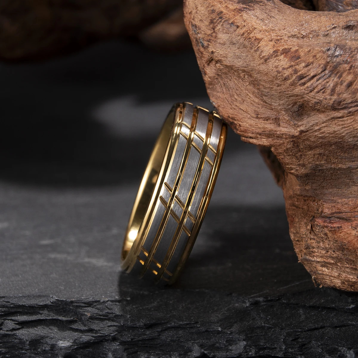 Tungsten Carbide Ring Men women 8mm Fashionable Golden Fluted Wedding Rings for Couples Dating Anniversary Comfortable Fit 250509