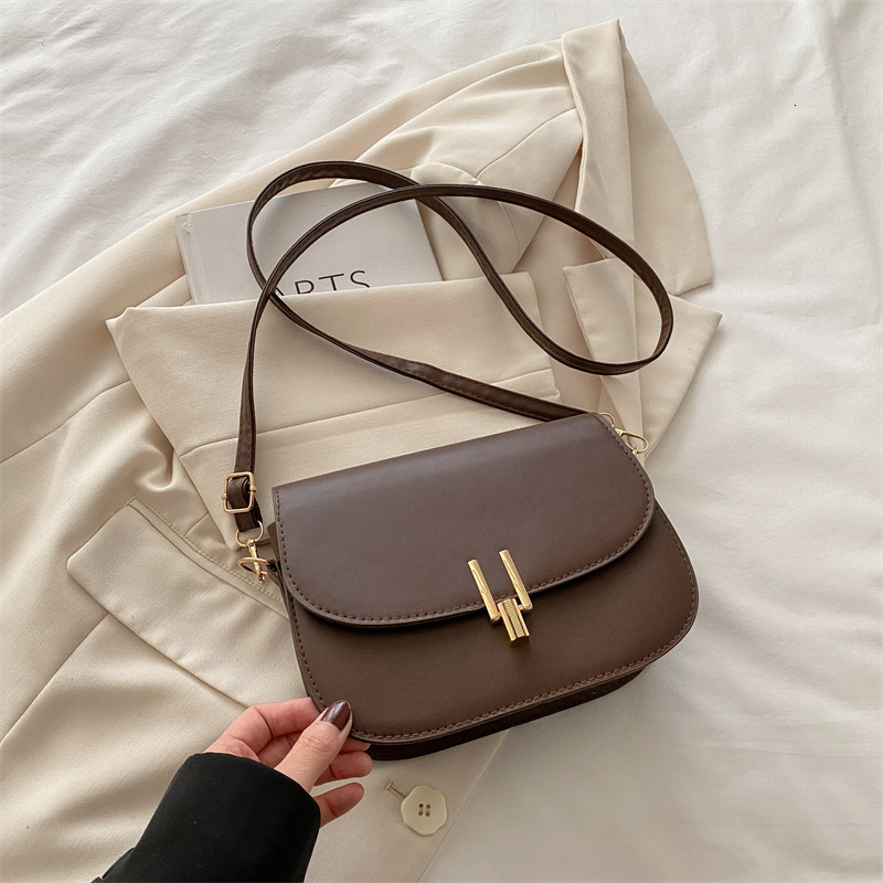 Popular New Free Delivery Designer Bag New Trendy Internet Red Envelope Style For Women Handheld Small Square Bag Stylish Luxury Bag Single Shoulder C