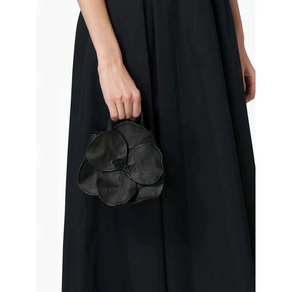 The Innovative New Chinese-Style Floral Bucket Bag Is Perfect Holiday Wear, Ideal For Both Shoulder And Hand-Carry Use