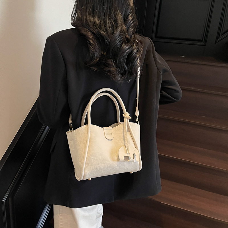 Vegetable Basket Handbag for Women 2025 New Spring/Summer Simple Water Bucket Steamed Bun Mother Advanced Sensory Communication Qin Crossbody Bag