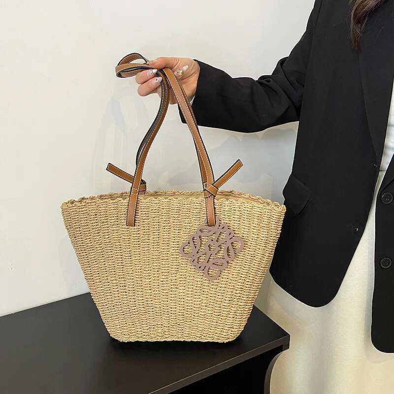 Elegant Ladies Crossbody Leather Shoulder Handbag Women's Tote Messenger Bag Vintage Carving Pattern Designer Style