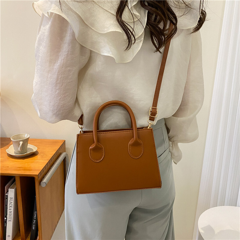 Free Delivery Designer Bag Small Women's 2025 Popular New Korean Version Crossbody Internet Famous Fashion Texture Single Shoulder Hand Luxury Ba