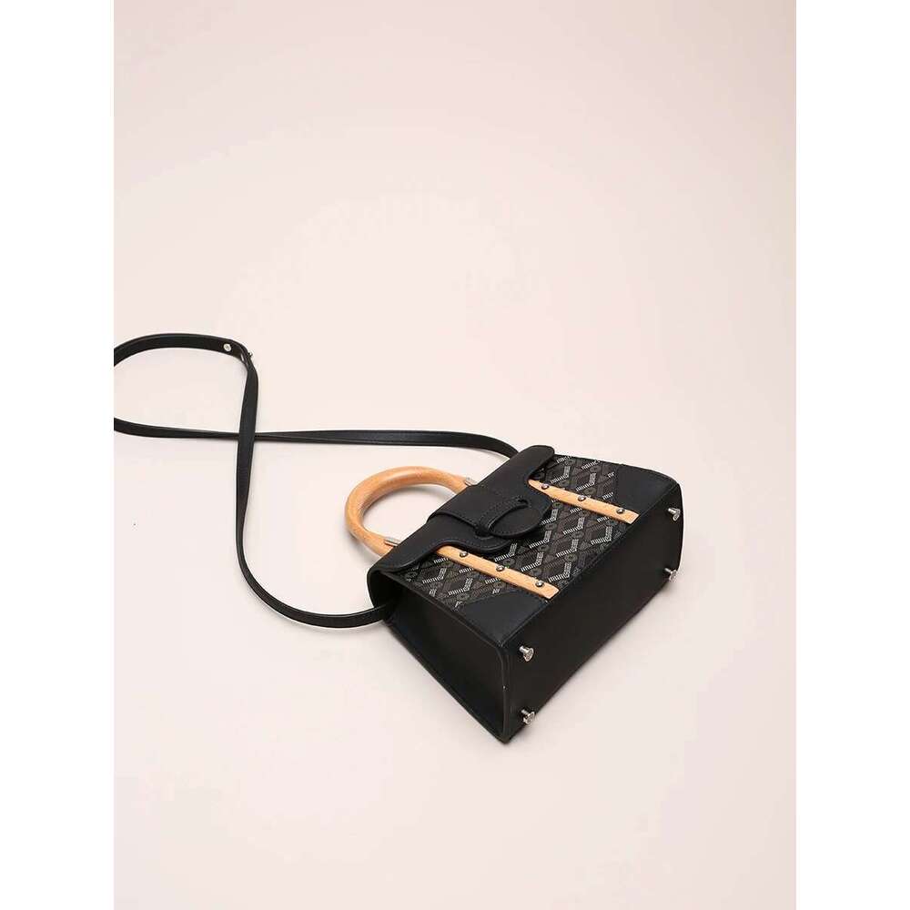 Retro Designer Bags With Classic Letter Printing Popular Portable Square Bag For Party And Banquet