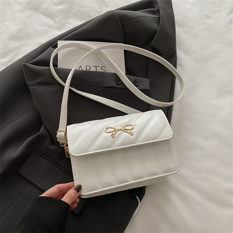 Simple Small Square 2025 New Fashionable Bow Women's New Free Delivery Designer Luxury Bag Bag Versatile Shoulder High End Diamond Grid Pattern C