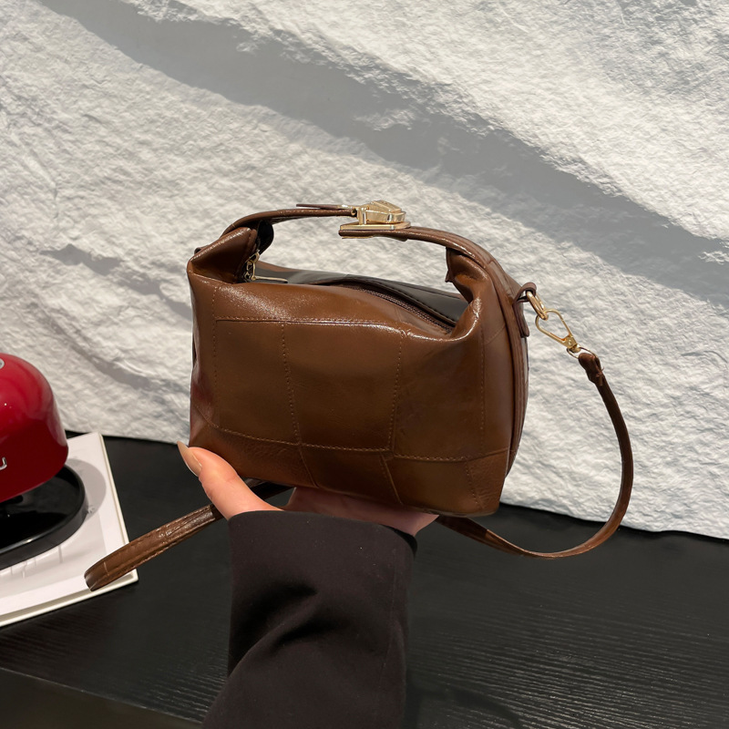 2025 Leisure Bucket Fashionable And Personalized New Free Delivery Designer Bag Trend Large Capacity Underarm Summer Simple Luxury Bag Crossbody Bag