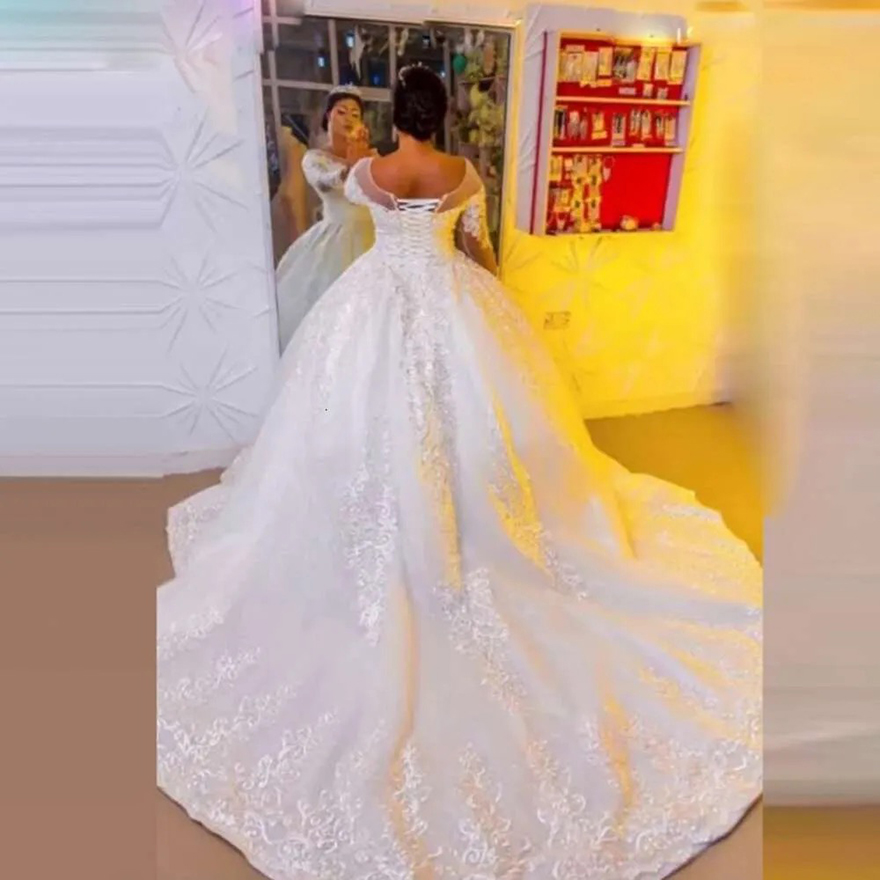 Plus Size Ball Gown Wedding Dresses Sequins Lace Appliques Long Sleeves Bridal Dress For African Women Custom Made