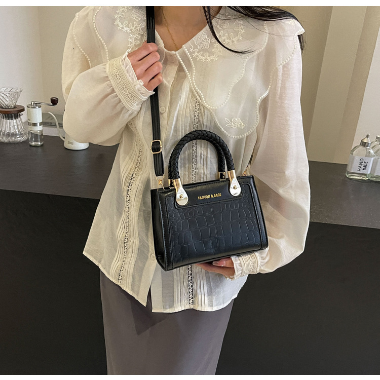 High Quality New Free Designer Bag 2024 Summer New Large Capacity Commuting Fashionable Solid Color Simple Handheld Single Cross Shoulder Small Handke