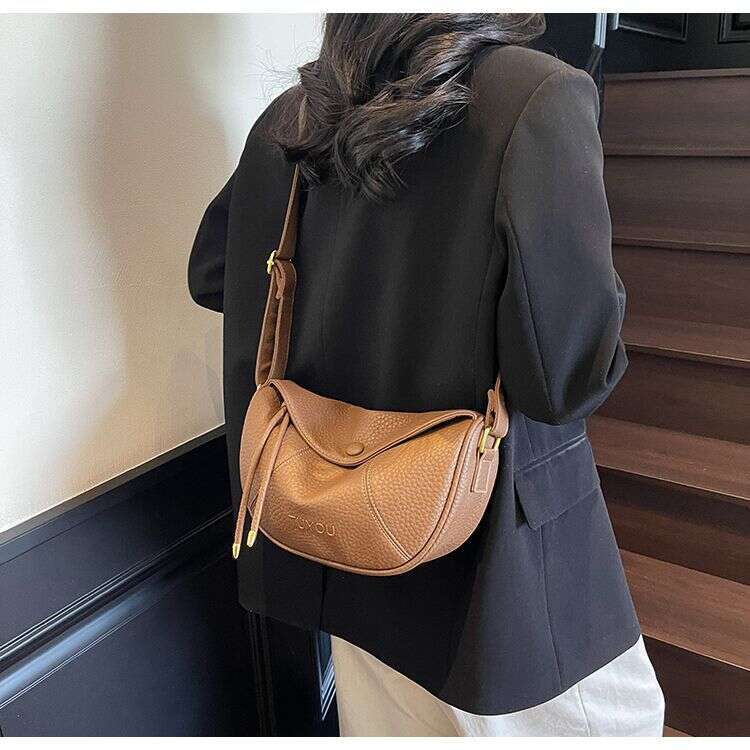 High end large capacity soft leather women 2025 new fashionable single shoulder crossbody for work and commuting, dumpling bag