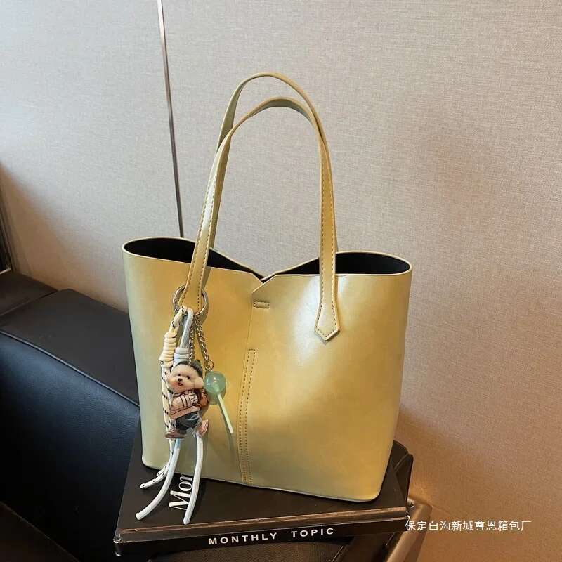 2025 New Women's Large Capacity Tote Bag Versatile for Hand Carrying, Underarm and Short Commute As Backpack, Fashionable Design