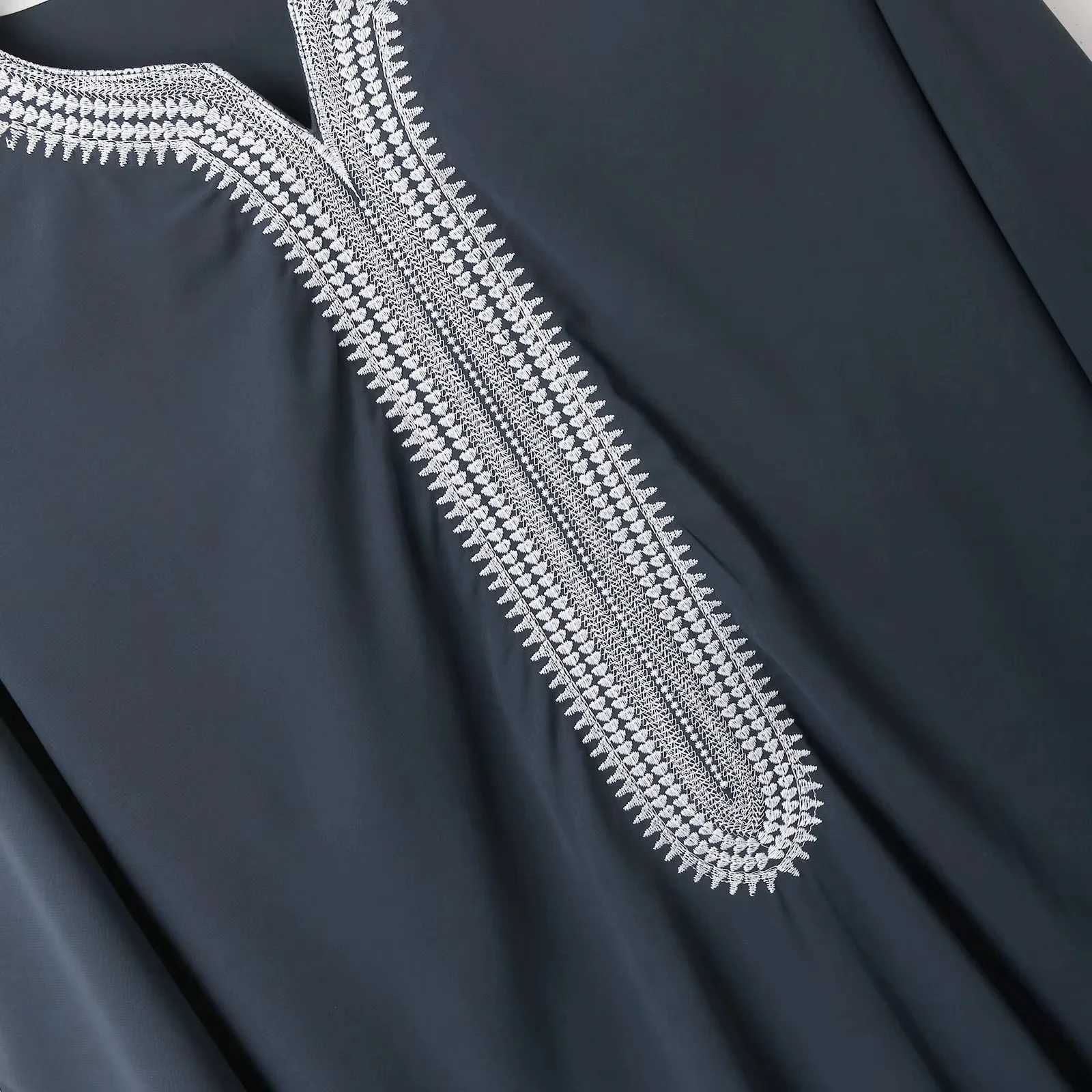 Traditional Muslim ethnic style mens long robe mens elegant robe regular round neck embroidered mens casual loose robe X250514