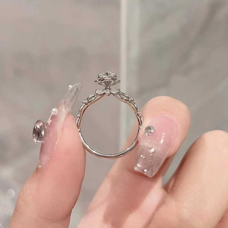 YIZIZAI Silver Color Flower Ring Sparkling Zircon Wedding Rings for Women Engagement Party JewelryXJ250514