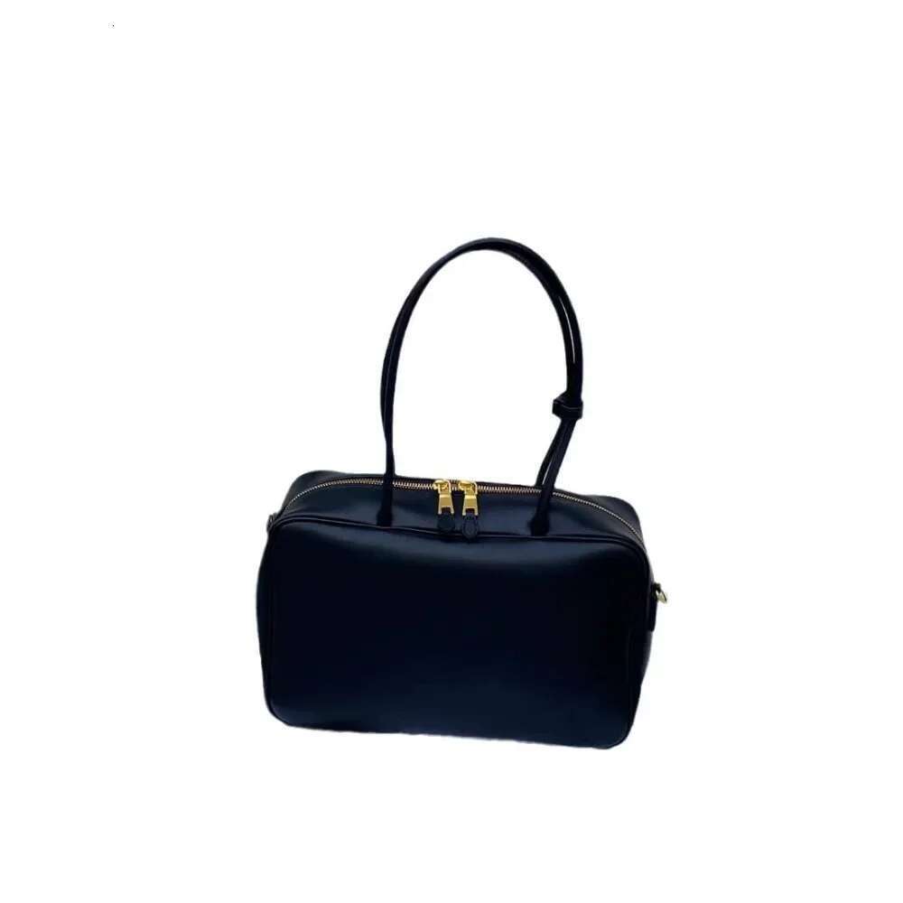 2025 New High-quality Large-capacity Handbag Casual Versatile Messenger Niche Leather Shoulder Small Square Bag Bowling Girl