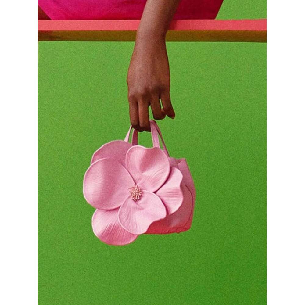 The Innovative New Chinese-Style Floral Bucket Bag Is Perfect Holiday Wear, Ideal For Both Shoulder And Hand-Carry Use