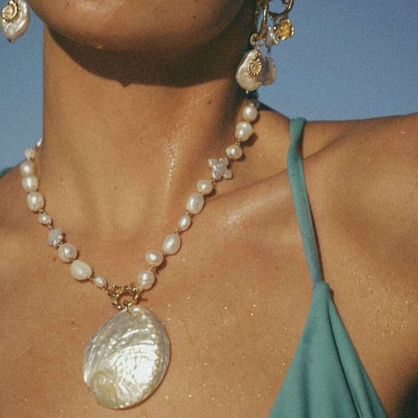 Exaggerated natural shell patchwork collarbone chain ocean style on holiday necklace