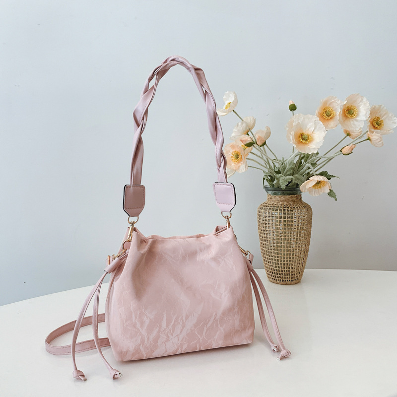 Korean Version Girl Drawstring With Pleats Large Capacity Casual Artistic And Simple Luxury Bag Free Delivery Designer Bag 2025 Handbag Water Bucket S