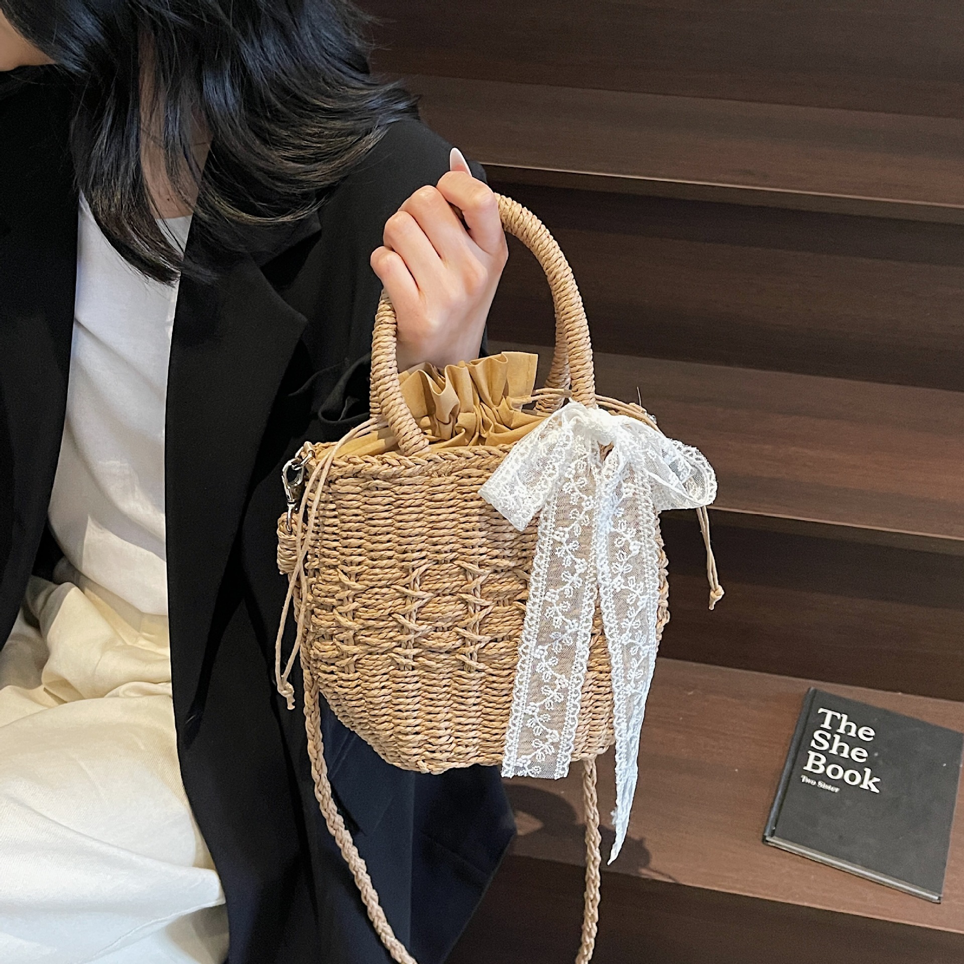 2025 New Free Delivery Designer's Bag Small Fresh Sweet Wind Grass Woven Lace Bow Women's Shoulder Versatile Crossbody Bag