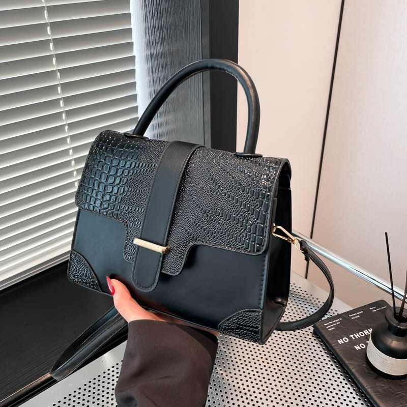 Free Delivery Designer Bag Women's Versatile Hand New Fashion Shoulder Crossbody 2025 Spring Small Square Luxury Bag