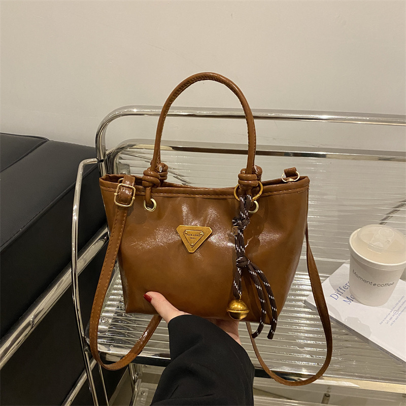 Free Delivery Designer Bag Advanced Autumn Winter New 2025 Niche Women's Portable Bucket Versatile And Stylish Commuting Crossbody Trend Luxury B