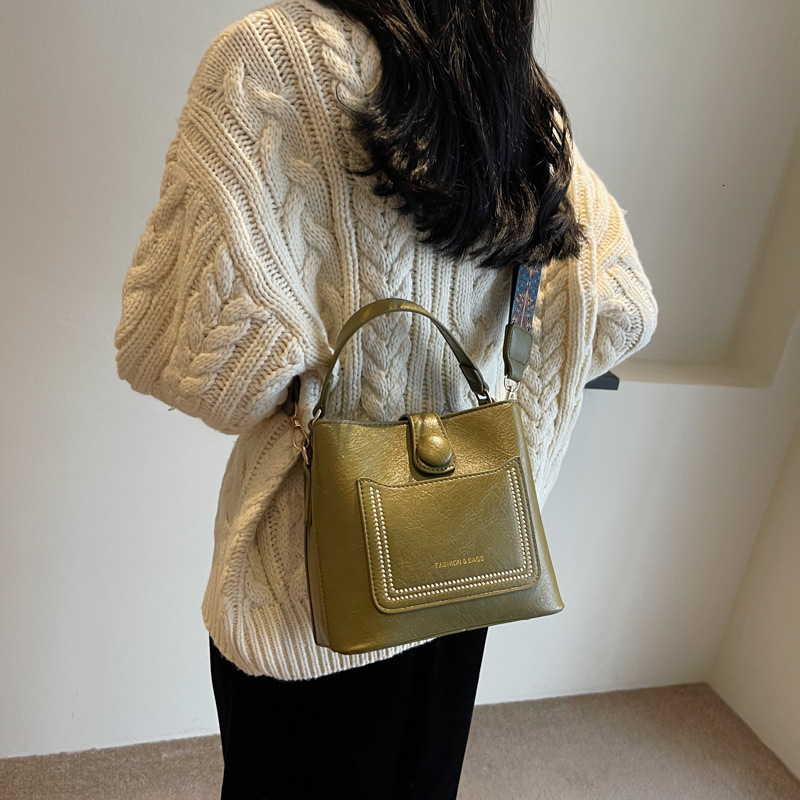 2025 New Free Delivery Designer's Bag Small Niche Design For Women Spring New Popular Wide Shoulder Strap Crossbody Versatile Hand-held Bucket Ba