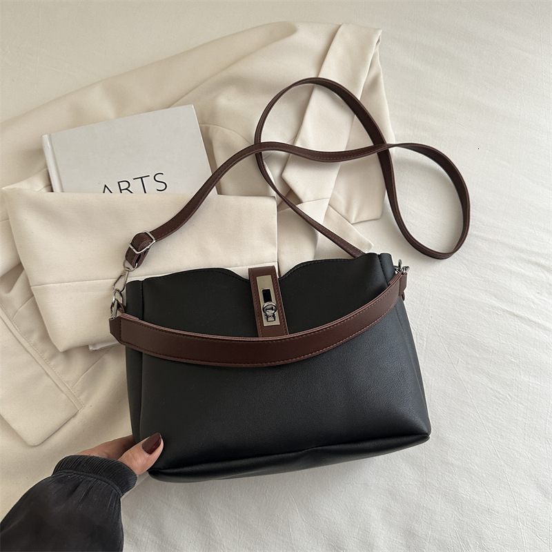 Free Delivery Designer Bag Large Capacity Bucket 2025 Fashionable And Versatile Single Crossbody Soft Leather Premium Wide Shoulder Strap Underarm Bag