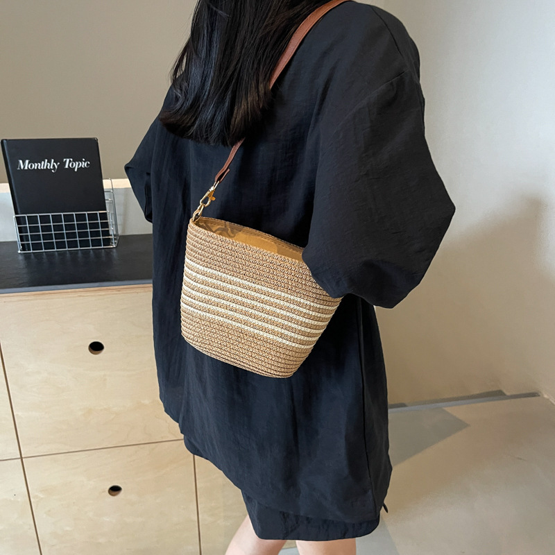 2025 new grass woven striped French beach designer retro high-end multifunctional vacation woven bucket shoulder horizontal mobile phone bag