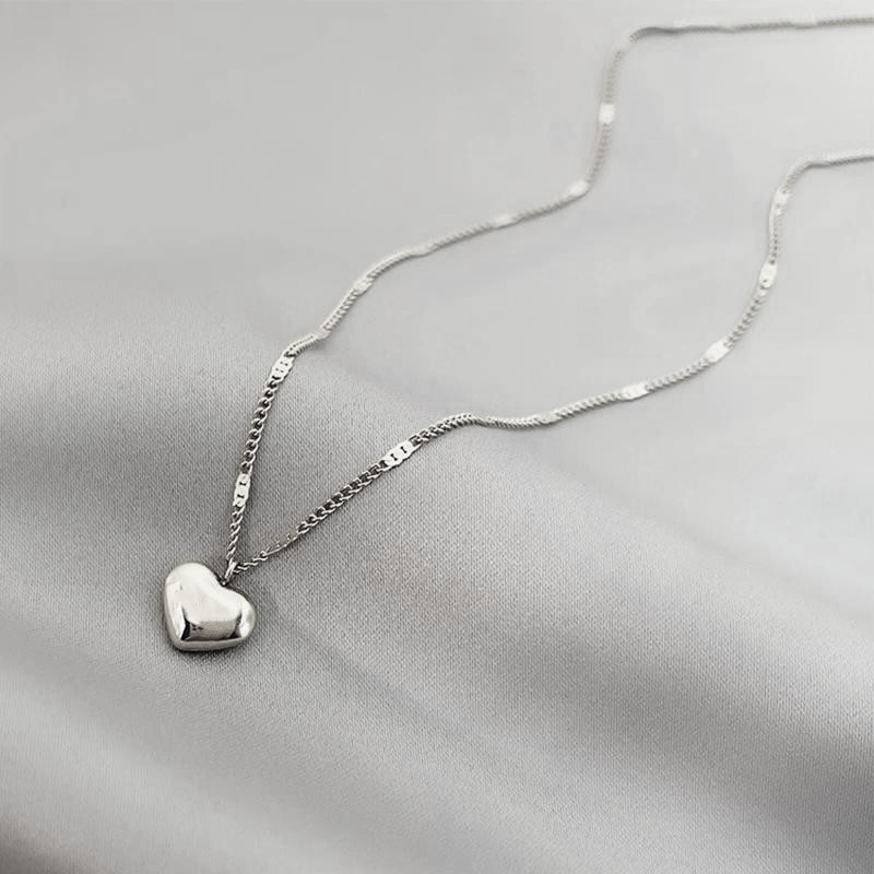 New exquisite love pendant from Japan and South Korea, simple metal peach collarbone chain necklace, with temperament heart necklace