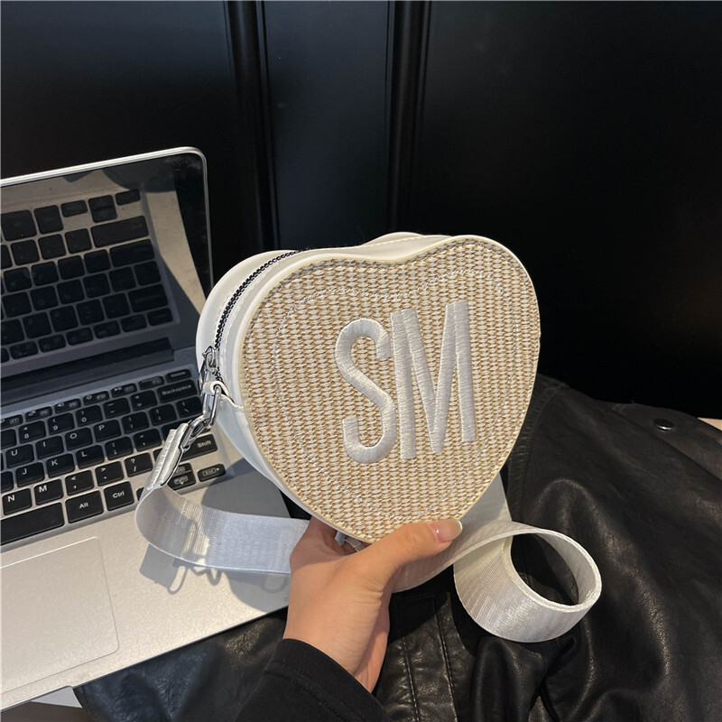 2025 New Niche Design Heartshaped Peach Shaped Luxury Bag Shoulder Crossbody Bag New Free Delivery Designer Bag Trendy Casual Letter Women's Bag