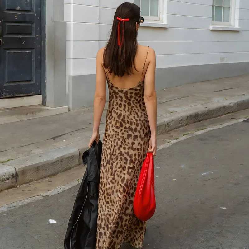 Vintage Leopard Print Sexy Cami Dress Women V Neck Sleeveless Party Dress Fashion 2024 Summer Streetwear DressXJ250514