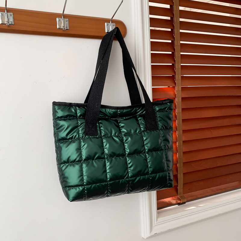 Free Delivery Designer Bag Personalized Fashionable And Versatile Internet Celebrity Hand 2025 Winter New Style Stylish Texture Makeup Class Single Sh