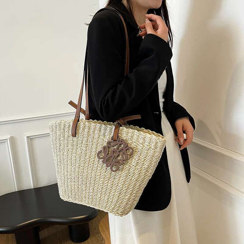 Elegant Ladies Crossbody Leather Shoulder Handbag Women's Tote Messenger Bag Vintage Carving Pattern Designer Style