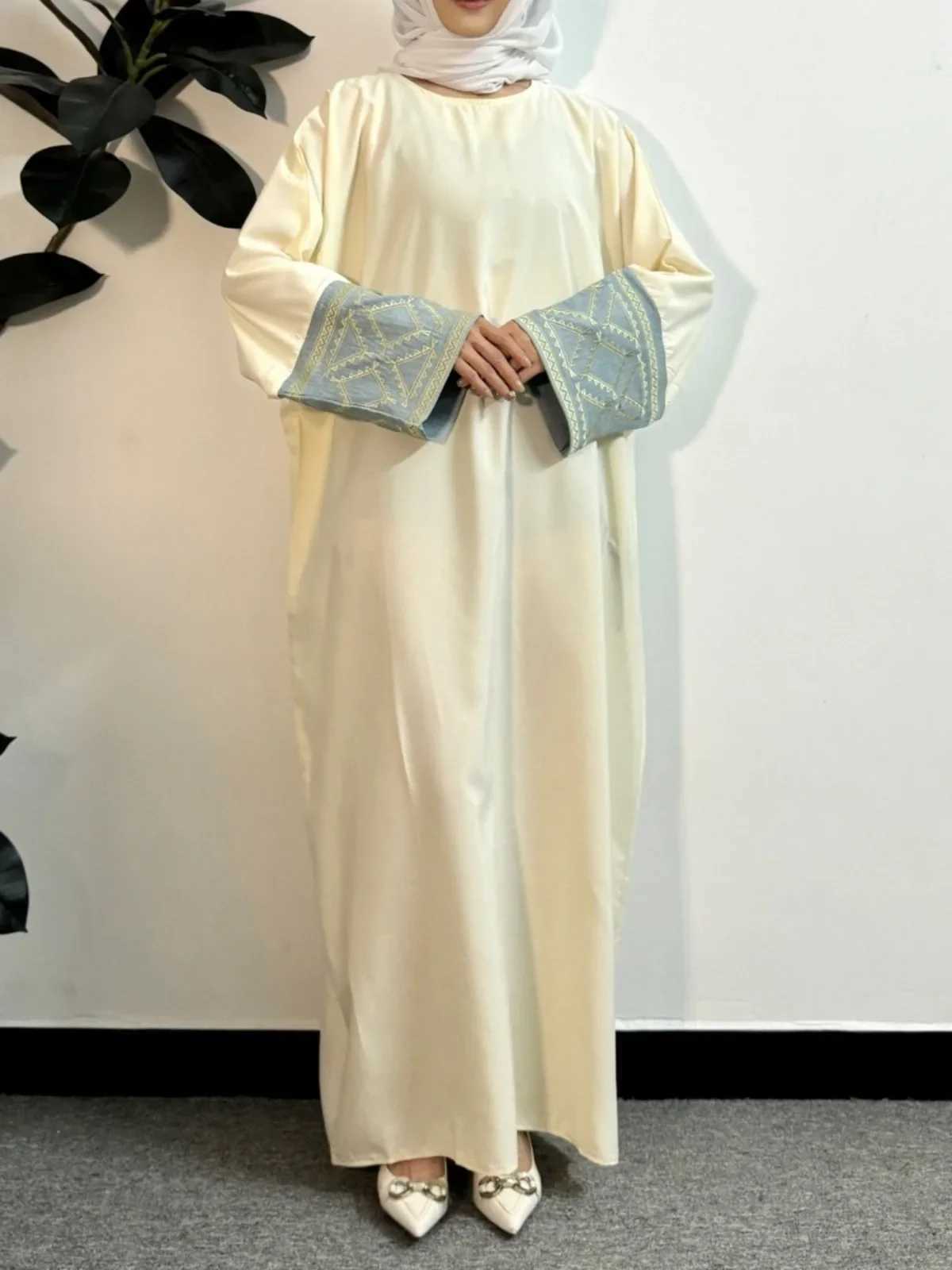 Long Slve Loose Embroidery Prayer Dress Muslim Kaftans Maxi Length Ramadan Dresses Islamic Clothing Women Abaya Muslim Jilbabs X2505141