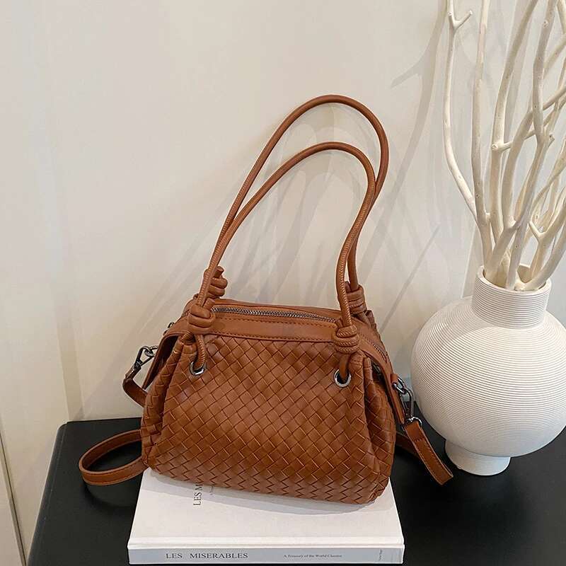 High-End Leather Tote Bag Women's Vintage Minimalist Crossbody Handbag Stylish Commuter Purse Solid Color Designer