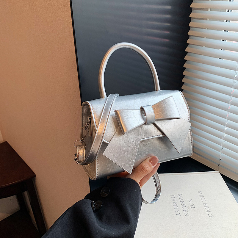 Free Delivery Designer Bag Unique Design Bow For Women 2025 New High End Texture Commuting Small Square Single Shoulder Crossbody Luxury Bag