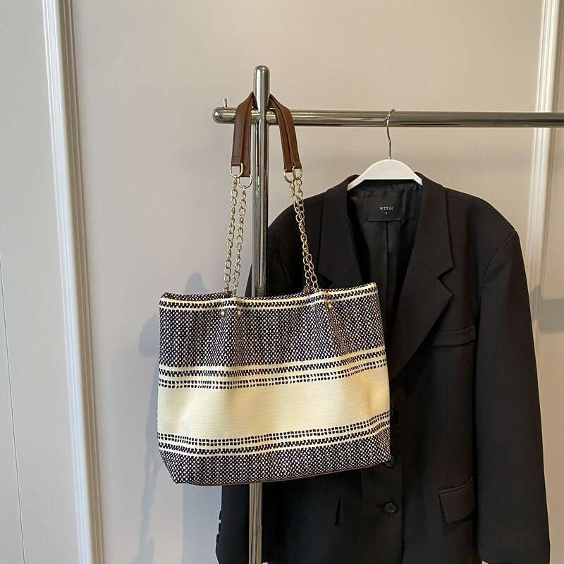 2024 Grass New Versatile Crossbody Bag, Fashionable And Casual One Shoulder Hand-Held Woven Bucket Tote Bag