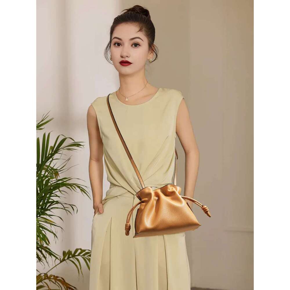 Autumn and winter classic Flamenco fashion lucky cloud genuine leather drawstring shoulder crossbody bucket bag for wome