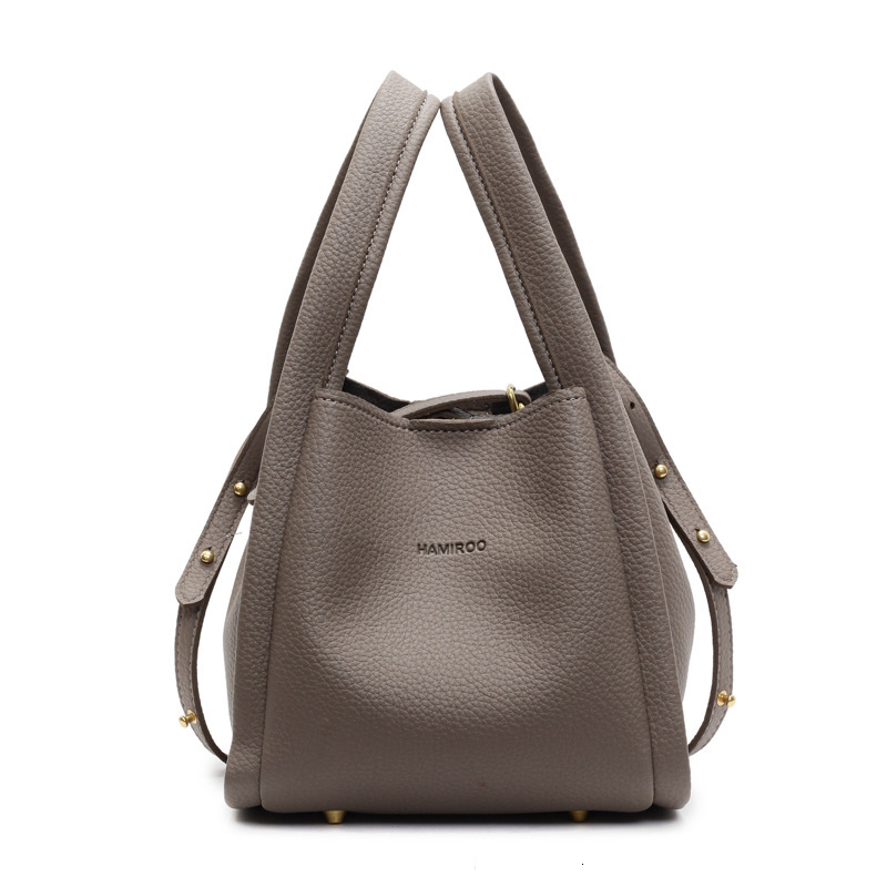 High end ladies' 2025 new fashionable casual crossbody for work and commuting, hand-held vegetable basket, water bucket bag