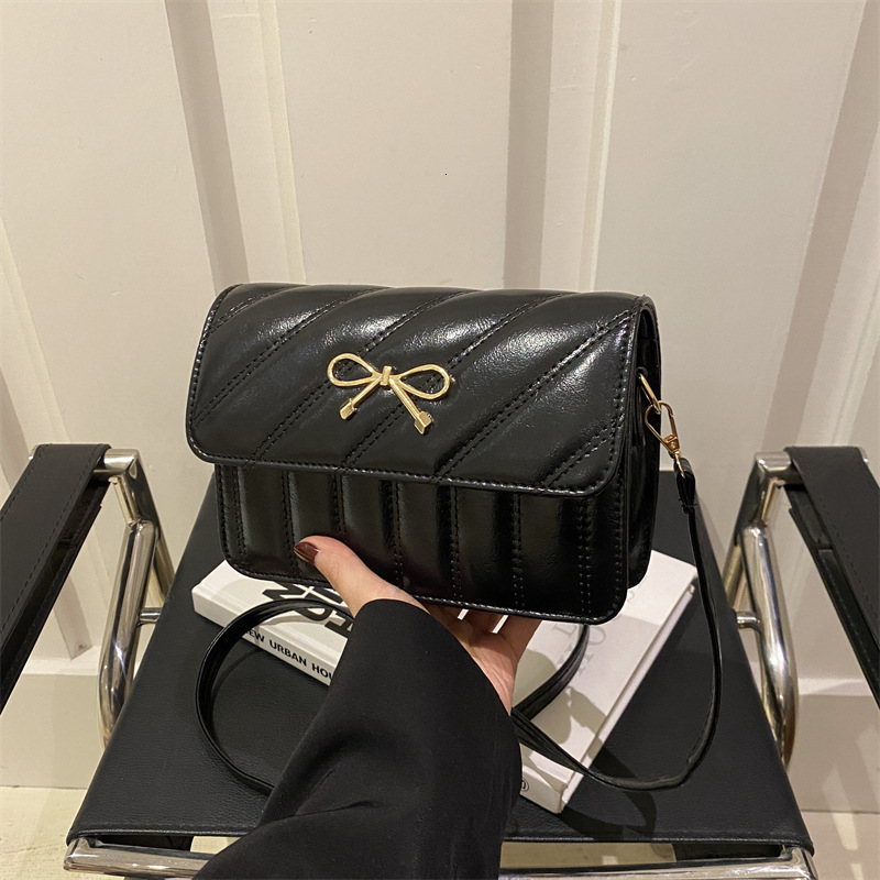 Simple Small Square 2025 New Fashionable Bow Women's New Free Delivery Designer Luxury Bag Bag Versatile Shoulder High End Diamond Grid Pattern C