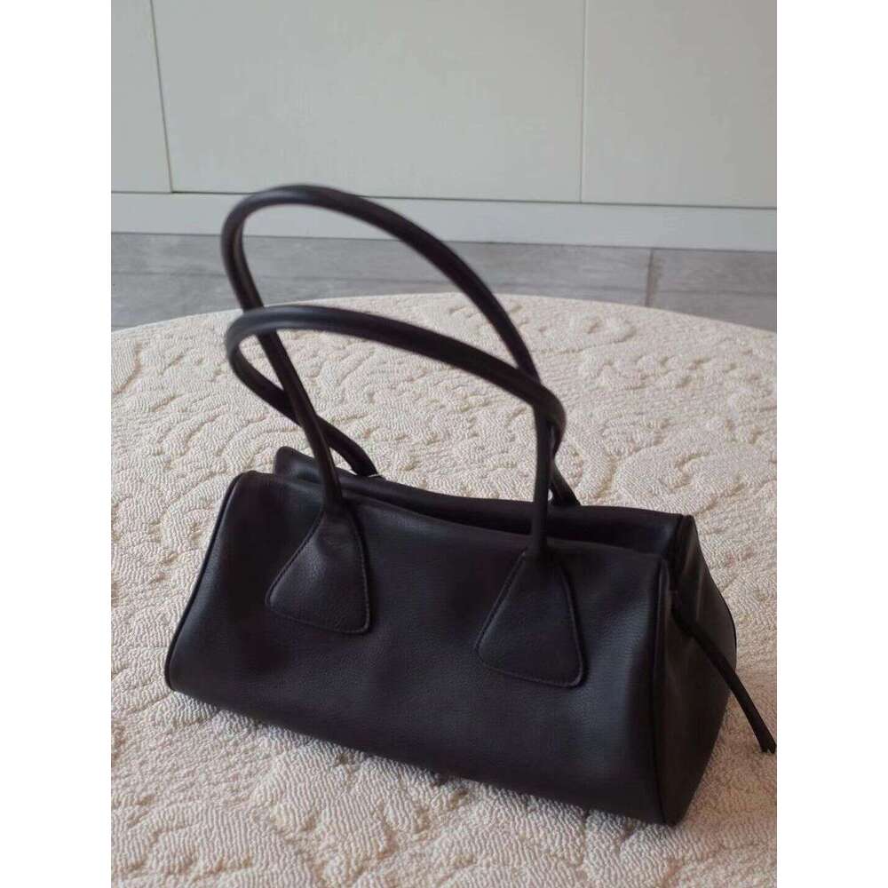 Niche 2025 Tote New Sugar Triangle Underarm Bag Large Capacity Single Shoulder Texture Premium Commuter Handbag